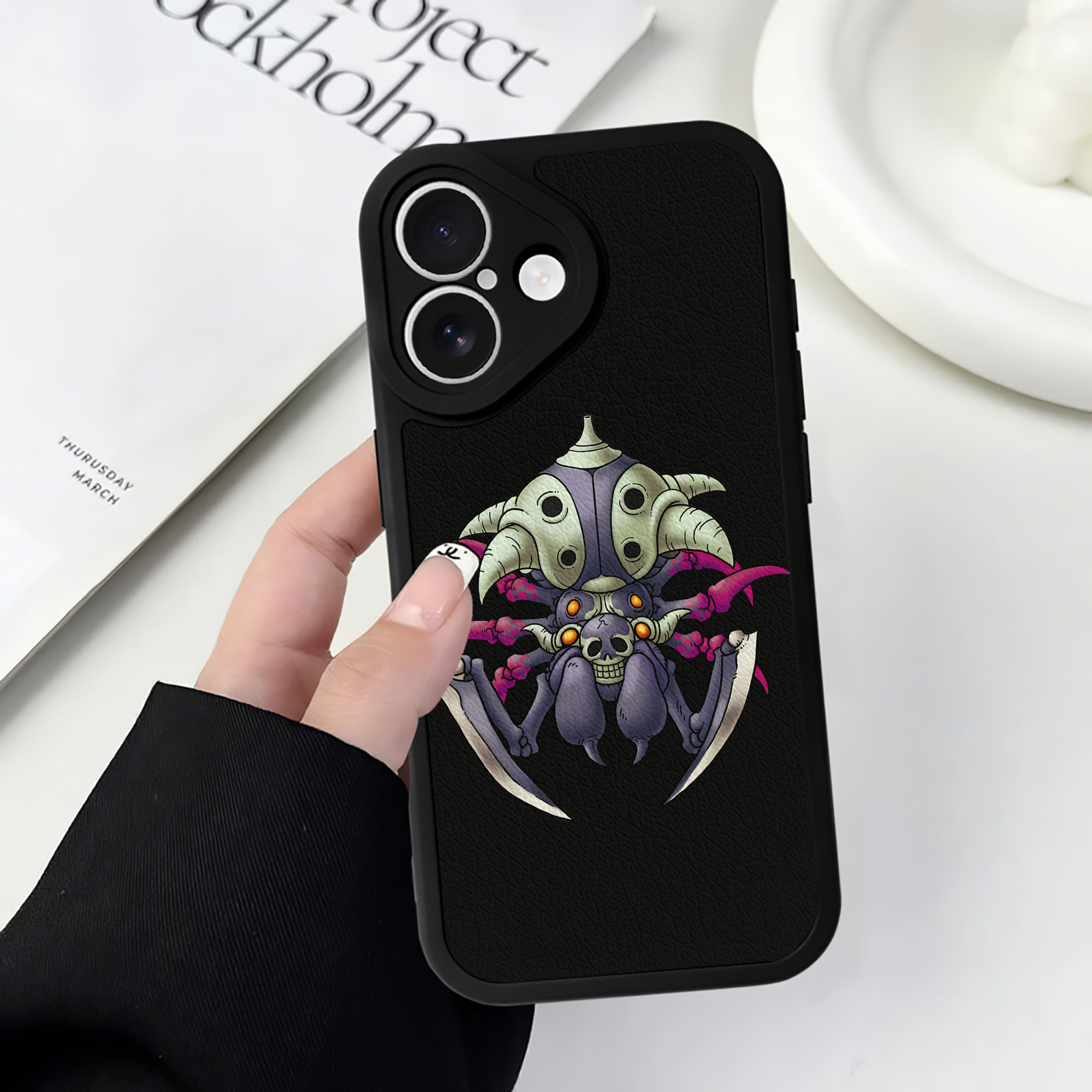 （画像用） ドラゴンクエスト Doragon Kuesuto Dragon Quest 【iPhone 16シリーズ対応】シリコンスマホケース（レザー調） 材質：シリコン